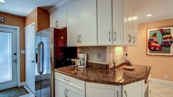 Villa | Private kitchen | Oven, stovetop, dishwasher, cookware/dishes/utensils