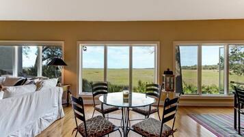 Flat-screen TV, fireplace