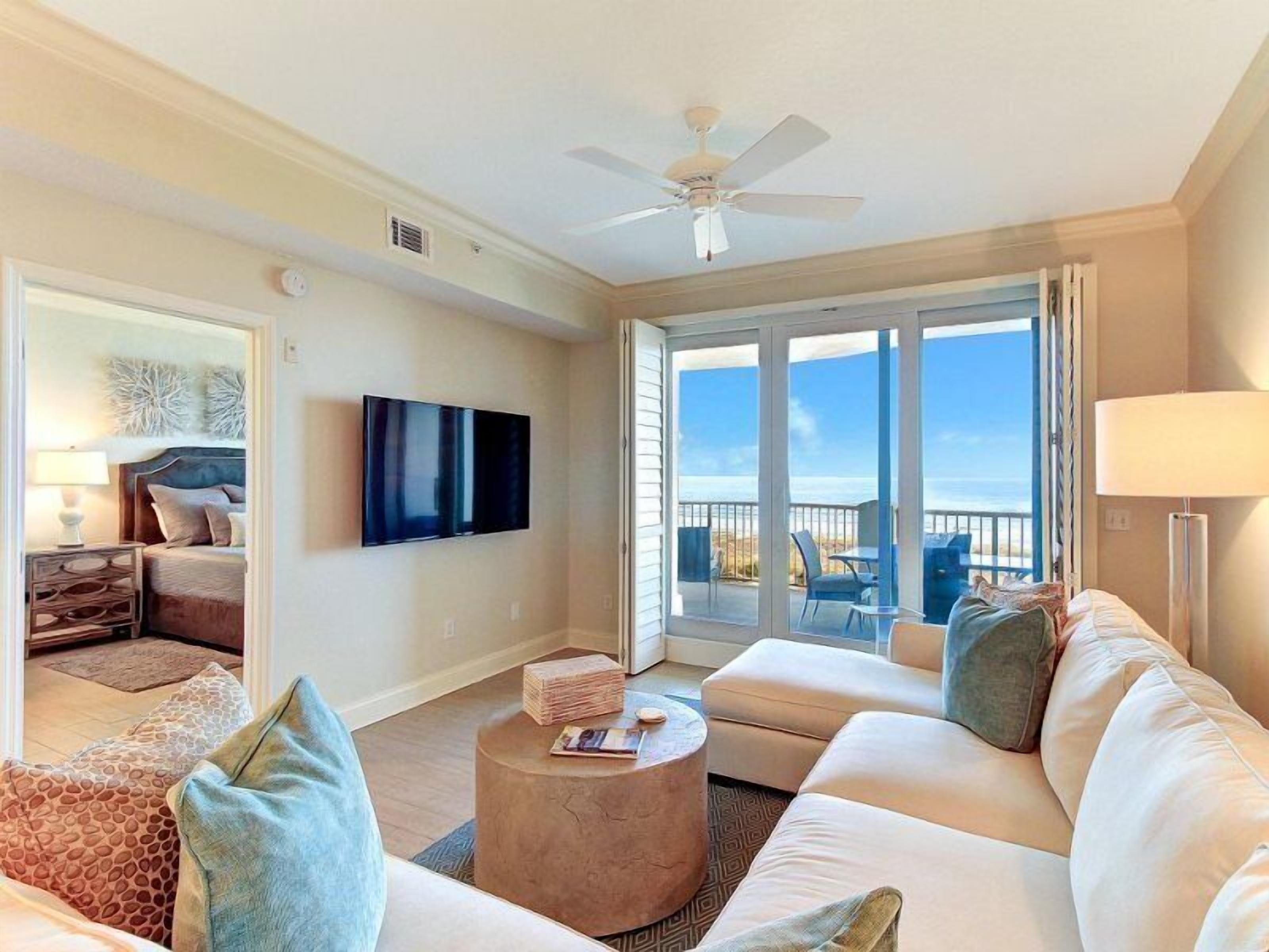 Condo | Living room | Flat-screen TV