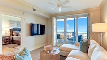 Condo | Sala de estar | TV de tela plana