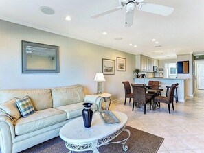 House | Living room | Flat-screen TV - 109-sailmaker (Fernandina Beach)
