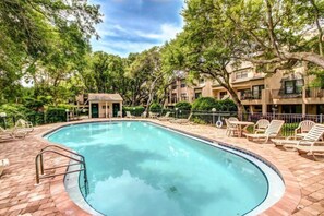Outdoor pool - 611-sailmaker (Fernandina Beach)