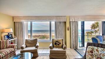 單棟房屋 | 客廳 | 平面電視、DVD 播放機