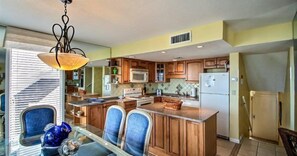 House | Private kitchen | Dishwasher, cookware/dishes/utensils