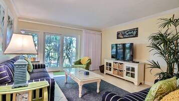 Condo | Living room | Flat-screen TV, DVD player