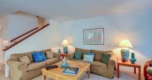 Huis | Woonkamer | Een flatscreentelevisie en een open haard