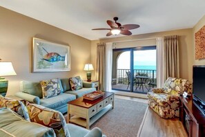 獨棟房屋 | 客廳 | 平面電視、 DVD 播放機