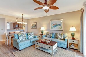 House | Living room | Flat-screen TV, DVD player
