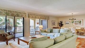 單棟房屋 | 客廳 | 平面電視、DVD 播放機