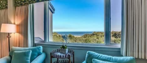 Condo | Living room | Flat-screen TV