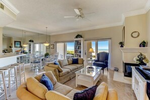 House | Living room | Flat-screen TV, fireplace, toys