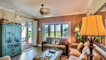 單棟房屋 | 客廳 | 平面電視、DVD 播放機