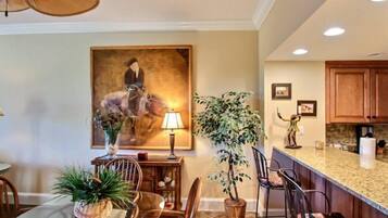 House | Private kitchen | Dishwasher, cookware/dishes/utensils