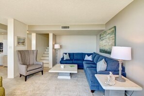 Living room - 1183-beach-walker (Fernandina Beach)