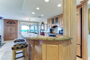 Lägenhet | Eget kök | Spishäll, diskmaskin och grytor/köksredskap