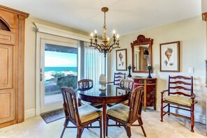 Condo | Cocina privada | Parrilla de estufa, lavavajillas y utensilios de cocina 