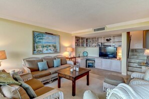 House | Living room | Flat-screen TV - 1129 Beach Walker (Fernandina Beach)