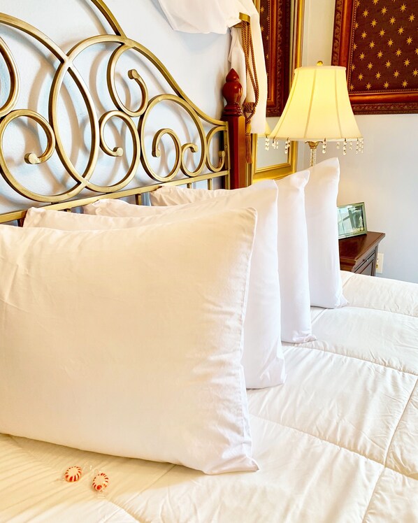 4 kamar tidur, tirai kedap cahaya, dan setrika/meja setrika