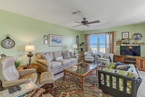 House | Living room | Flat-screen TV - 105-sailmaker (Fernandina Beach)