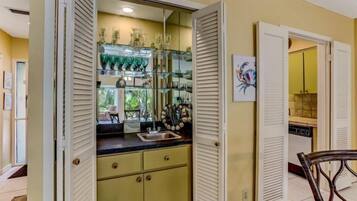 Vila | Cozinha privada | Cooktop, lava-louças, talheres/pratos/utensílios de cozinha