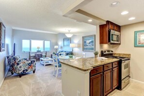 公寓客房 | 私人廚房 | 烤箱、爐台、洗碗機、鍋具/餐盤/廚房用品