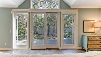 独立别墅 | 5 多间卧室、办公桌、婴儿床、旅行婴儿床