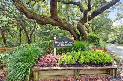 2065 Beachwood