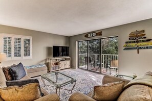 Living room - 2065 Beachwood (Fernandina Beach)