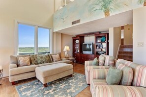 House | Living room | Flat-screen TV, DVD player - 1180-beach-walker (Fernandina Beach)