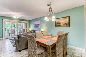 Living room - 307 Sailmaker (Fernandina Beach)