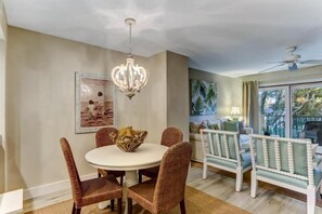 Condo | Private kitchen | Oven, stovetop, dishwasher, cookware/dishes/utensils - 506-sailmaker (Fernandina Beach)