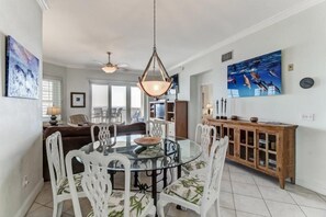 Condo | Cocina privada | Parrilla de estufa, lavavajillas y utensilios de cocina