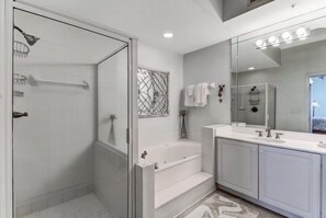 Apartment | Badezimmer | Duschwanne
