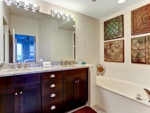 Condo | Bathroom | Combined shower/bathtub, shampoo - 4-ocean-place (Fernandina Beach)