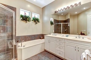 Villa | Bathroom
