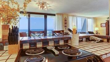 Villa | Private kitchen | Stovetop, dishwasher, cookware/dishes/utensils