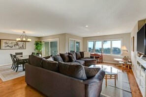 Ferienhaus | Wohnzimmer | Flachbildfernseher, Kamin, DVD-Player