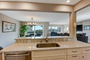 Hus | Eget kök | Diskmaskin och grytor/köksredskap