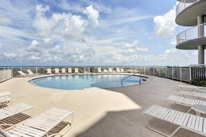 A pool area with lounge chairs and a view of the ocean. - 42-ocean Place (Fernandina Beach)