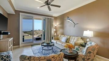 Condo | 2 quartos, escrivaninha, berços, Wi-Fi de cortesia