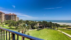 A hotel with a view of the beach and ocean. - 1830-turtle-dunes (Fernandina Beach)