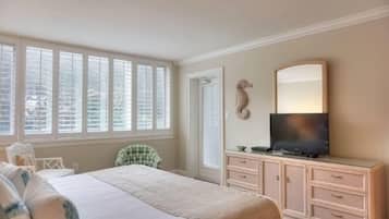 2 bedrooms, desk, cots/infant beds, free WiFi