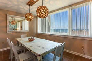 House | Private kitchen | Dishwasher, cookware/dishes/utensils - 1179-beach-walker (Fernandina Beach)