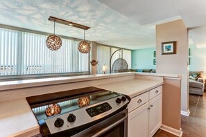 Private kitchen - 1179-beach-walker (Fernandina Beach)