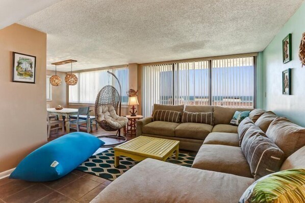 Casa | Sala de estar | Televisión de pantalla plana y reproductor de DVD 