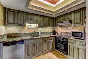Appartamento | Cucina privata | Forno, piano cottura, lavastoviglie, pentole/stoviglie/utensili