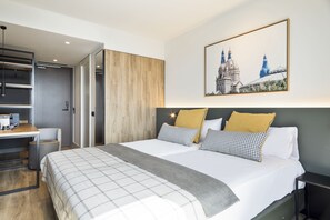 Superior Double or Twin Room, City View | In-room safe, desk, blackout drapes, soundproofing - Hotel Acta Voraport (Barcelona)