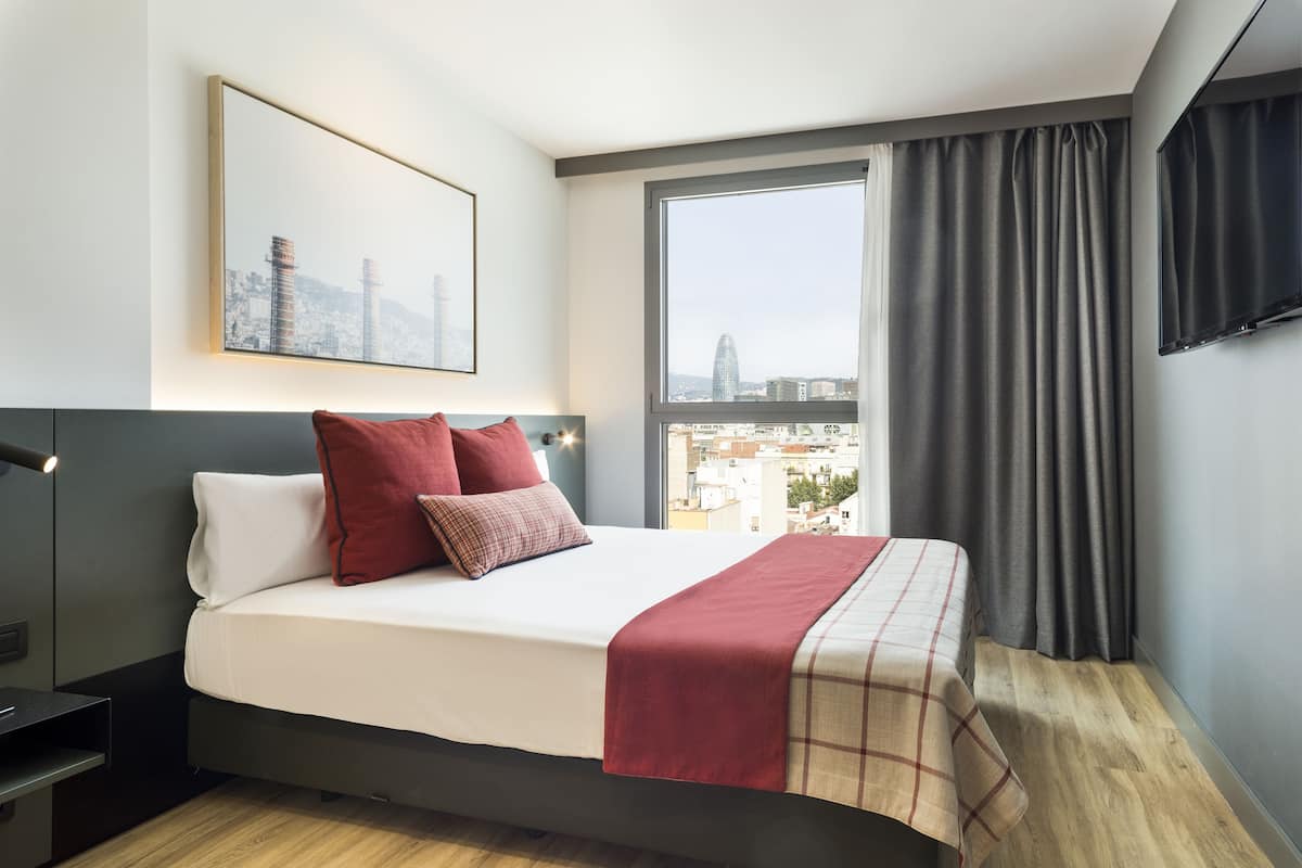 Superior Double or Twin Room | In-room safe, desk, blackout drapes, soundproofing