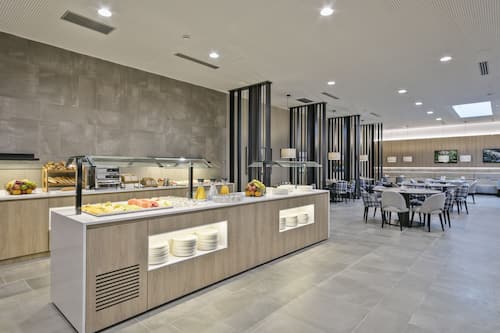 Daily buffet breakfast for a fee