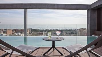 Seasonal outdoor pool, sun loungers